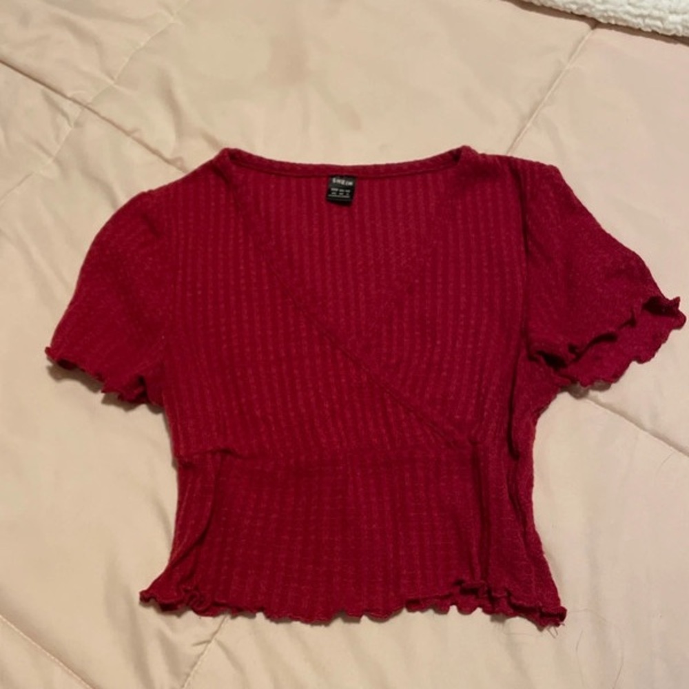 SHEIN Red Ribbed Short Sleeve Blouse with Ruffled Hem